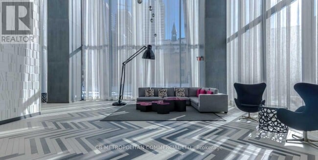 Building Photo - 65 St Mary St