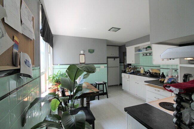 Foto del edificio - 2933 N Newhall St