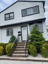 Building Photo - 726 Golden Ave