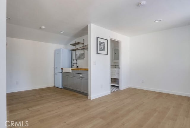 Foto del edificio - 554 S Lemon St