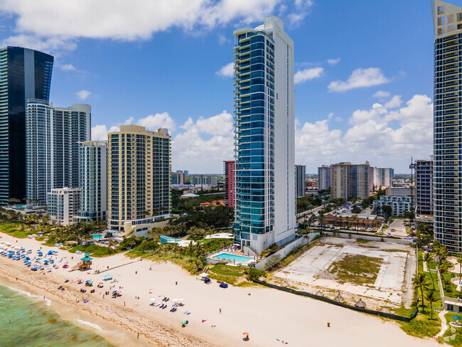 Building Photo - Château Beach