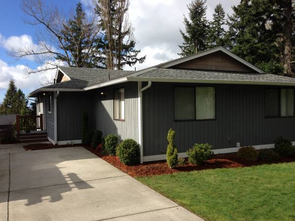 Building Photo - Pre-Leasing Now! 7 Bed 3 Bath with bonus r...