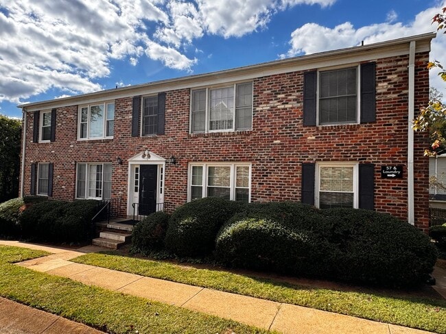 Renovated Condo near Stonefield Shopping! ... - Renovated Condo near Stonefield Shopping! ...