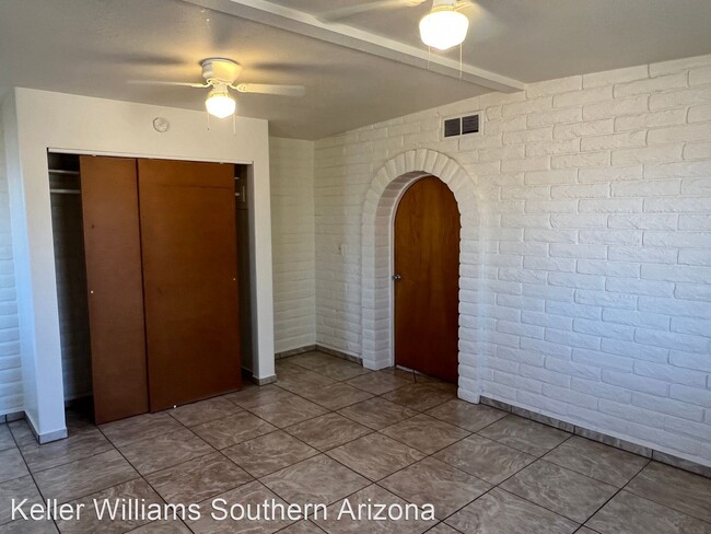 Building Photo - 2 br, 1 bath House - 452 E Thoroughbred St