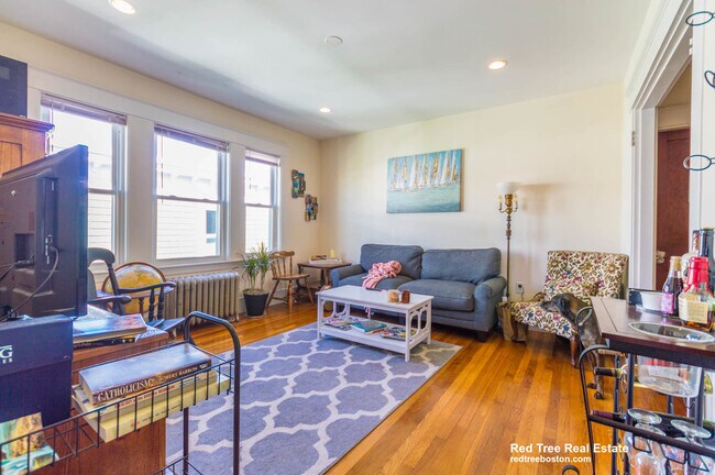 Foto del edificio - 151 Forest Hills St