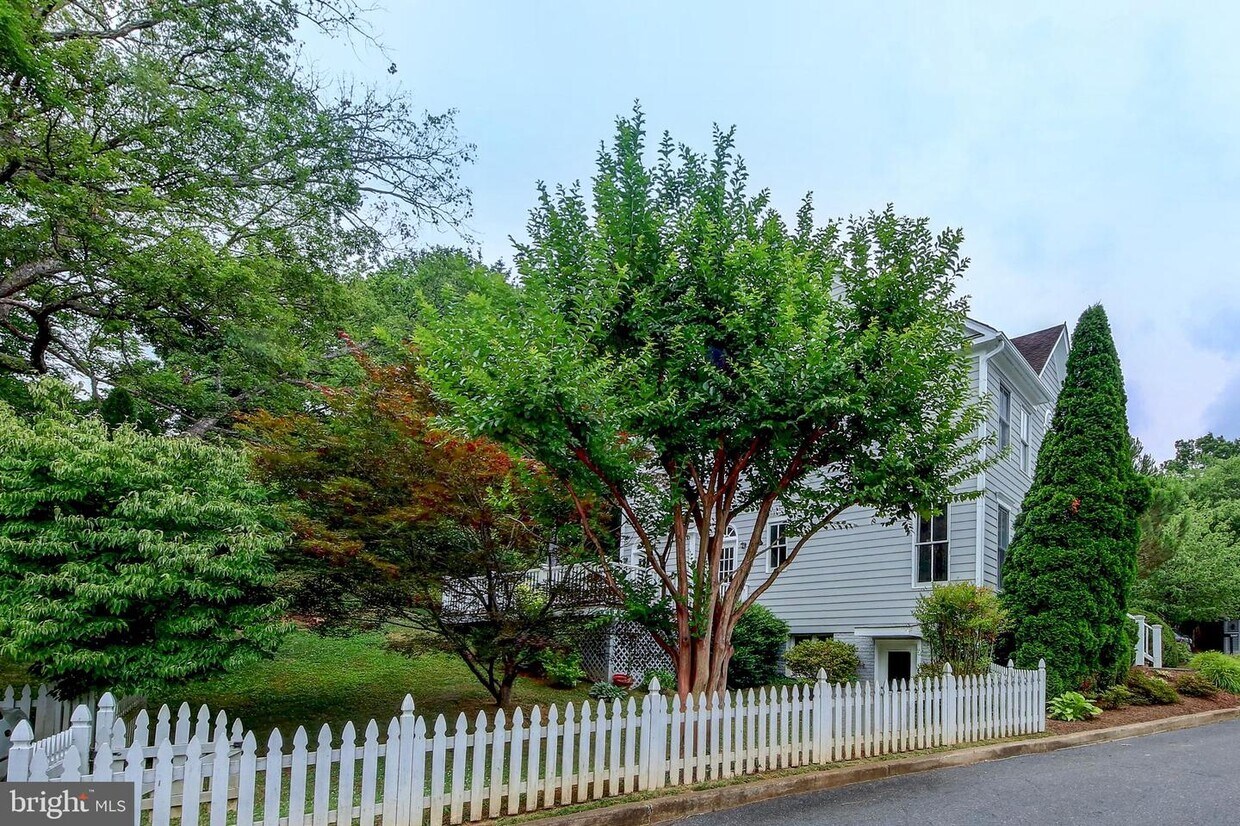 5005 MacArthur Ct, Washington, DC 20016 House Rental in Washington