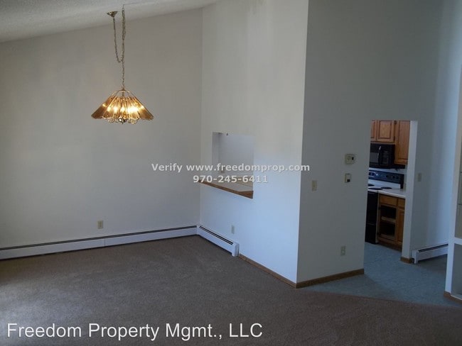 Building Photo - 385 Explorer Ct