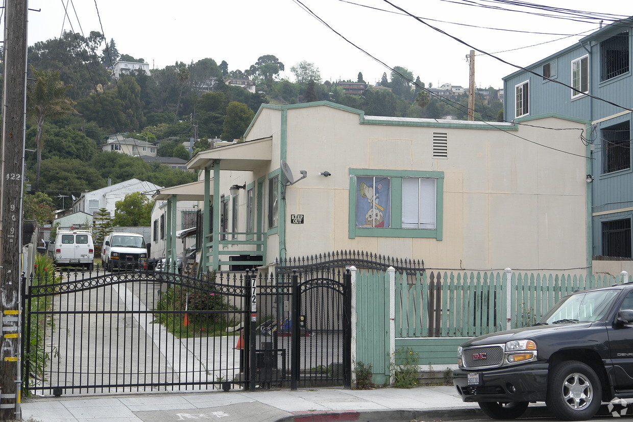 Primary Photo - 7721 Macarthur Blvd