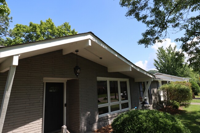 Building Photo - 902 Neuhoff Ln