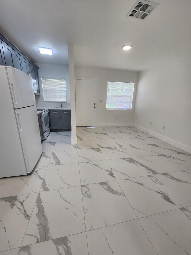 Foto del edificio - 2466 Lincoln St