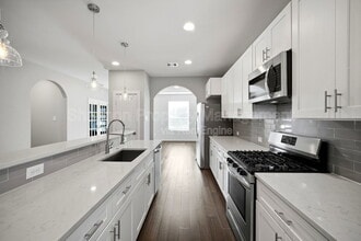 Building Photo - 605 Dumble St