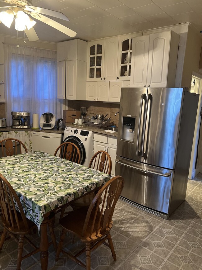 Building Photo - 405 AVENUE E