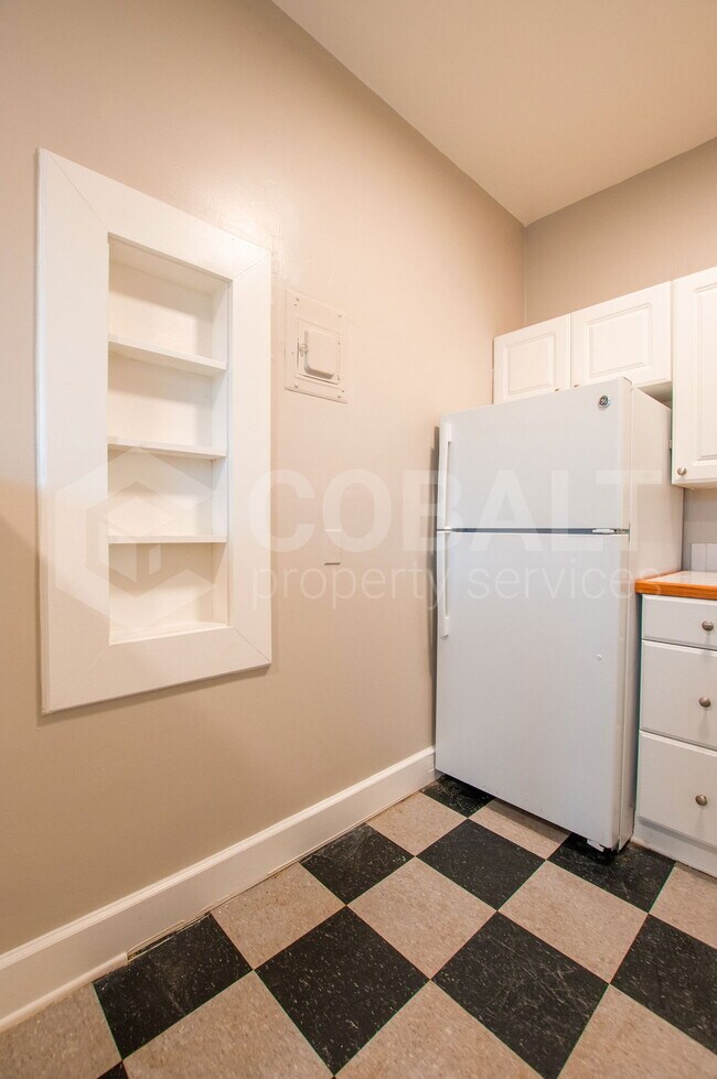 Foto del edificio - 674 Somerset Terrace NE