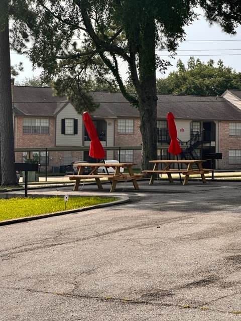 Picnic Area - Hidden Oaks