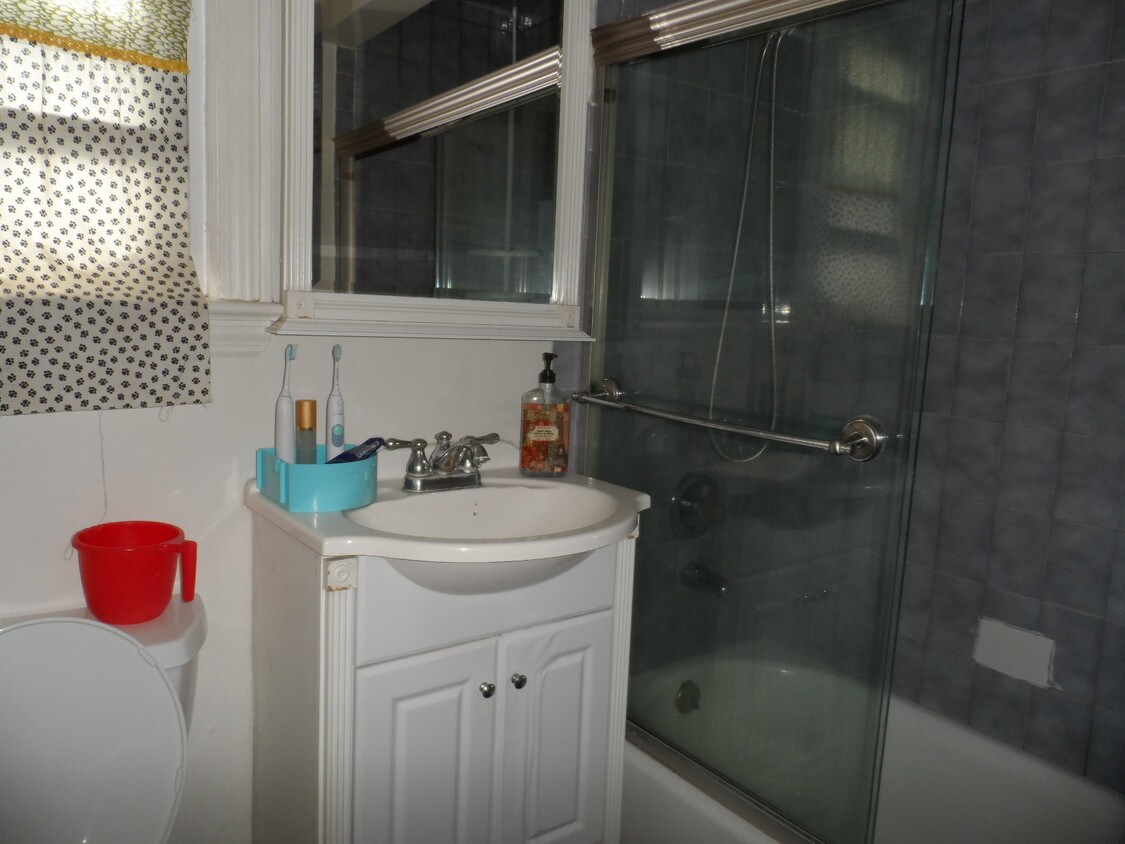 Primary Photo - 21 Raydol Ave