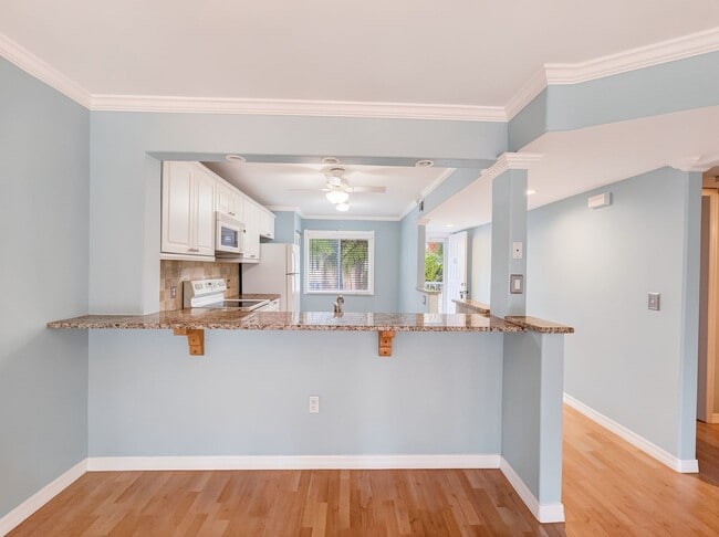 Building Photo - 3041 Sandpiper Bay Cir