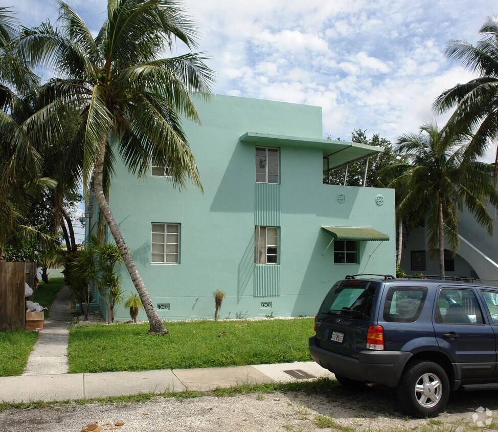Building Photo - 2127 SW 5th St