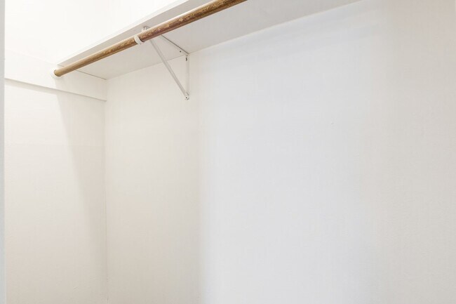 Foto del edificio - 8451 1/2 Howard Dr