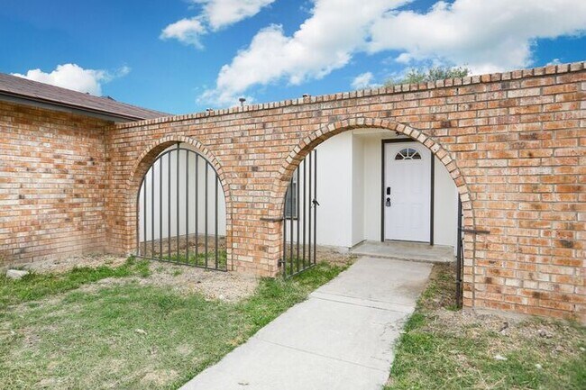 Foto del edificio - 1074 Ferdinand - For Rent