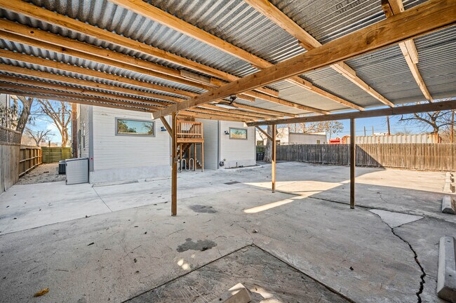 Building Photo - 1820 McCullough Ave