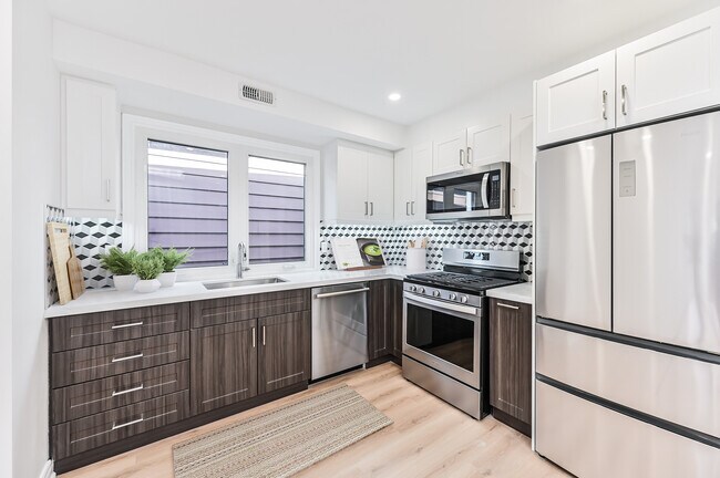 Photo du bâtiment - 2 Bedroom and 1 Bathroom Upper Floor Unit ...