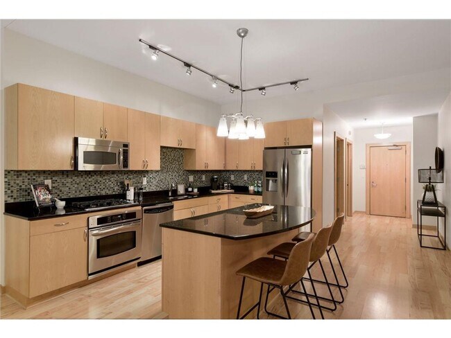 Building Photo - 401 N 2nd St