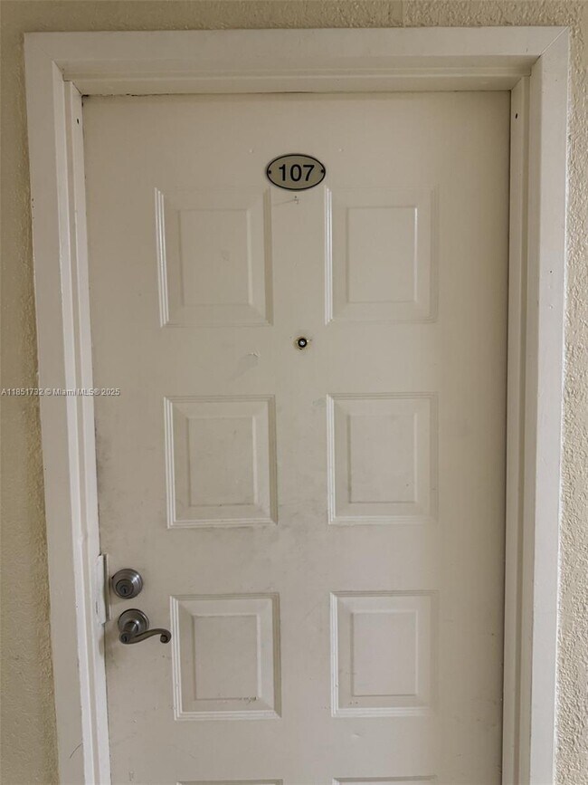 Foto del edificio - 7010 NW 186th St