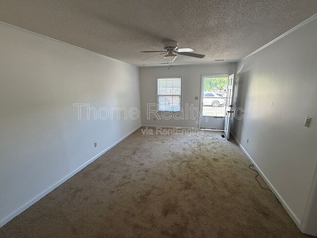 Building Photo - 2206 Candlewood Dr SW