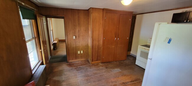Building Photo - 222 E Brockway Ave
