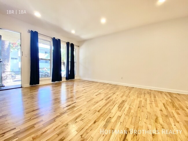 Foto del edificio - 8407 Clinton Ave