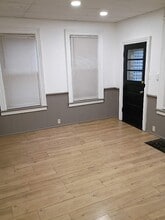 Building Photo - 914 Chestnut St