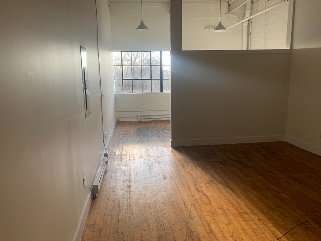 Building Photo - 1415 Kemper St