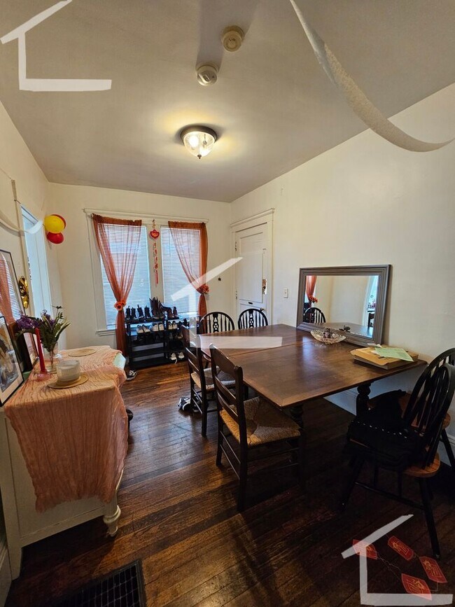 Building Photo - No Brokers Fee, Large  Recently Renovated Unit Steps from BU, Eat-in Kitchen, Deck,