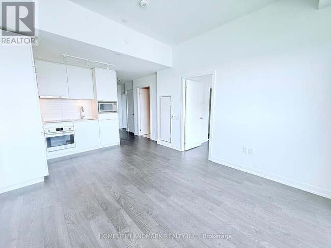 Building Photo - 7 Golden Lion Heights