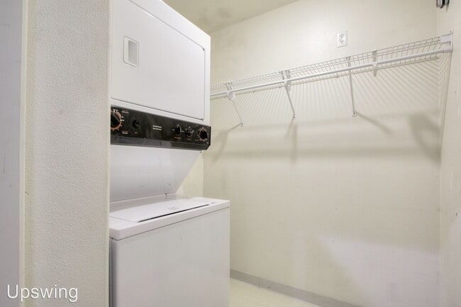 Building Photo - 1 br, 1 bath House - 144 S. 3rd St., #208