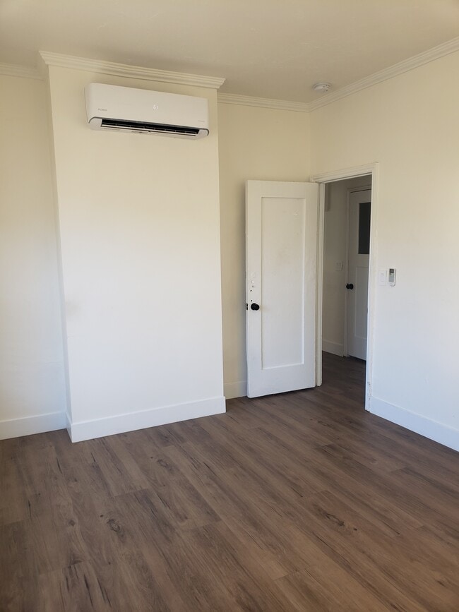 Building Photo - 2631 S Manhattan Pl