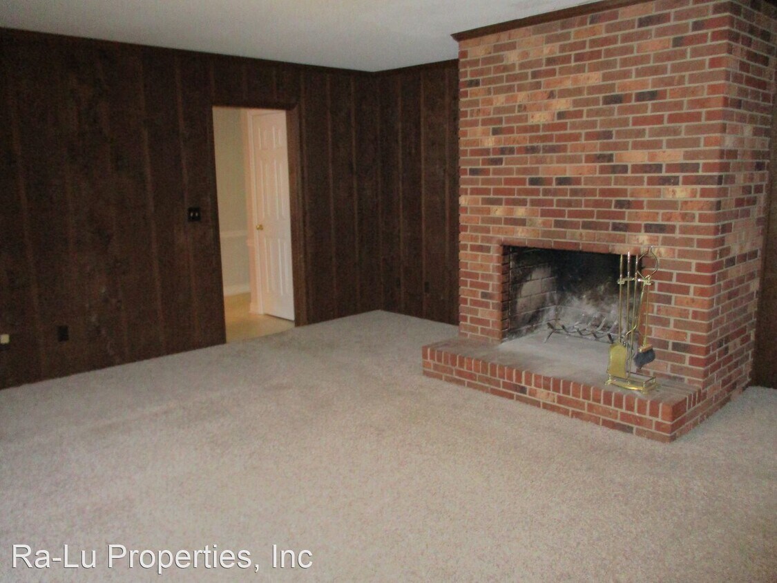 Primary Photo - 1438 Country Meadow Ln
