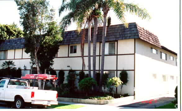 Primary Photo - Emerald Court Apartments