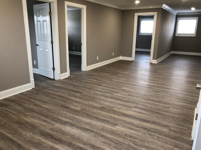 Building Photo - 109 N Killarney Ln