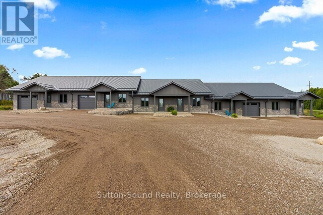 Building Photo - 18-18 Maple Golf Crescent