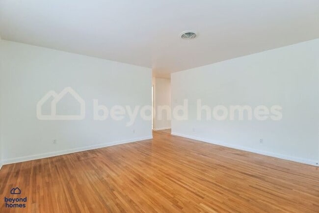 Building Photo - Move-In Ready 3BR Home with Modern Updates & Spacious Yard!