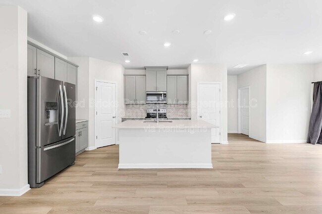 Building Photo - 2220 Belterra Dr
