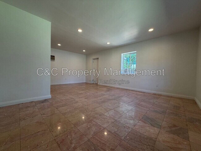 Foto del edificio - 281 W 12th St