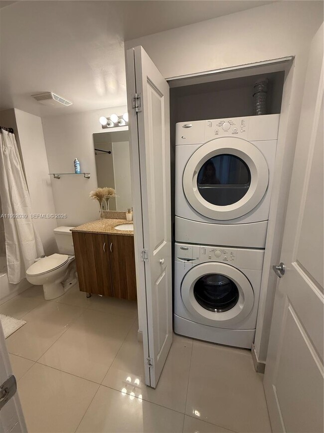 Building Photo - 601 NE 23rd St