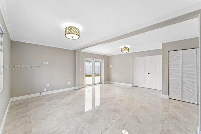 Foto del edificio - 810 E 9th Pl