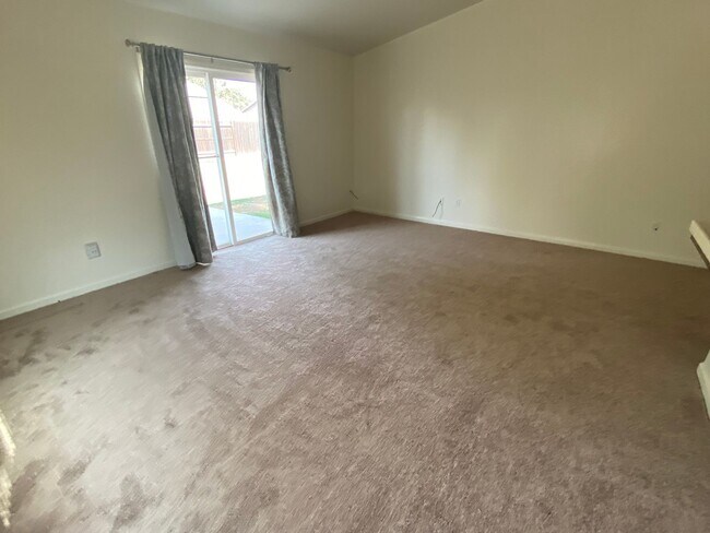 Foto del edificio - Charming home for rent in Visalia