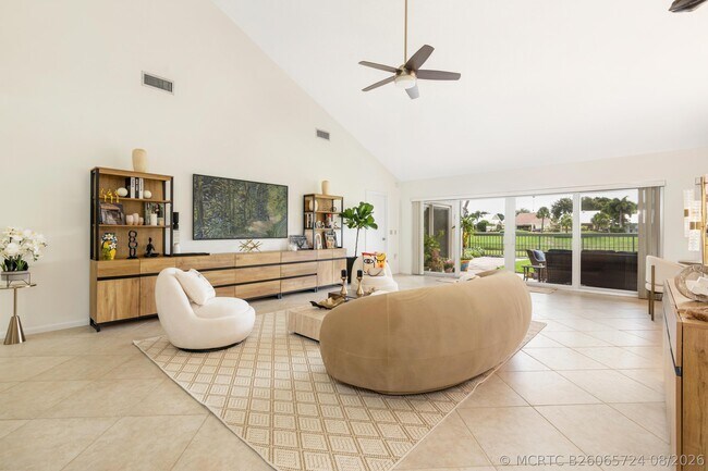 Foto del edificio - 233 River Park Dr