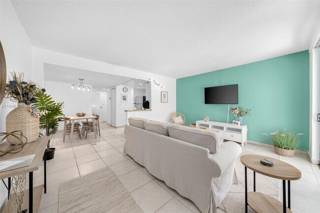 Foto del edificio - 2345 NE 135th St