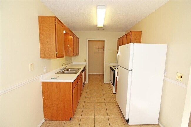 Foto del edificio - 2515 Parkcrest Dr