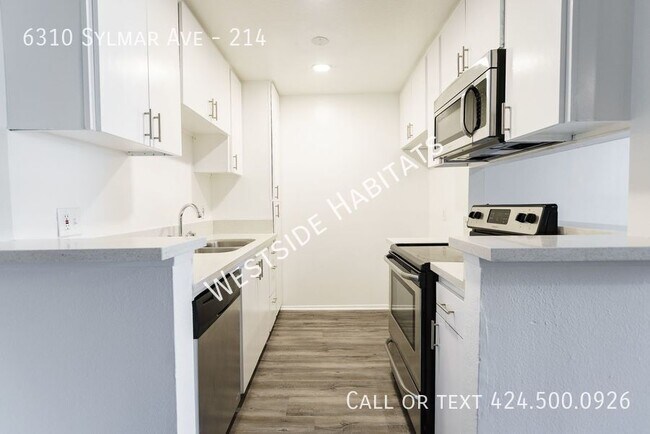 Foto del edificio - 6310 Sylmar Ave